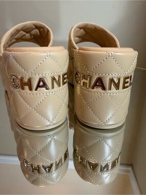Chanel Dad Sandals CC logo Quilted Leather Platform mules size 38